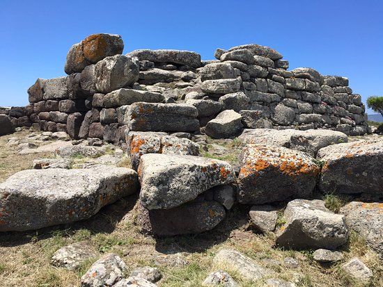 Tomba dei giganti Sa Domu e S'Orcu